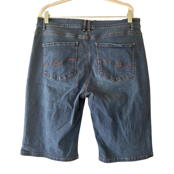 Lee Women’s Modern Series Midrise Fit Denim Shorts - Picture 2 of 10